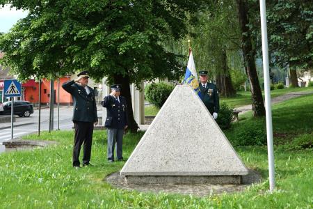 ŽUPAN IN VETERANI POLOŽILI VENEC OB DNEVU VETERANOV VOJNE 1991